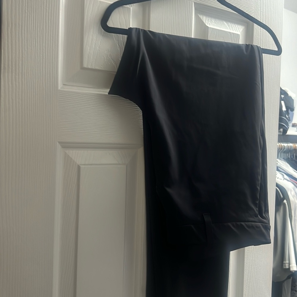 Lululemon black size 38 pants